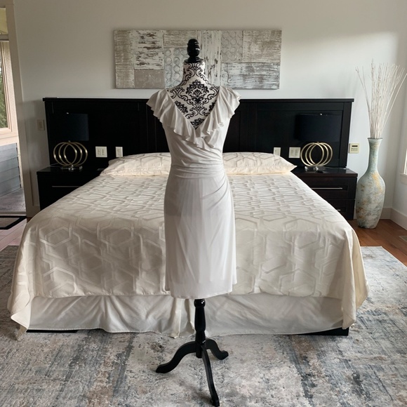 White Enchante  dress - Picture 3 of 3
